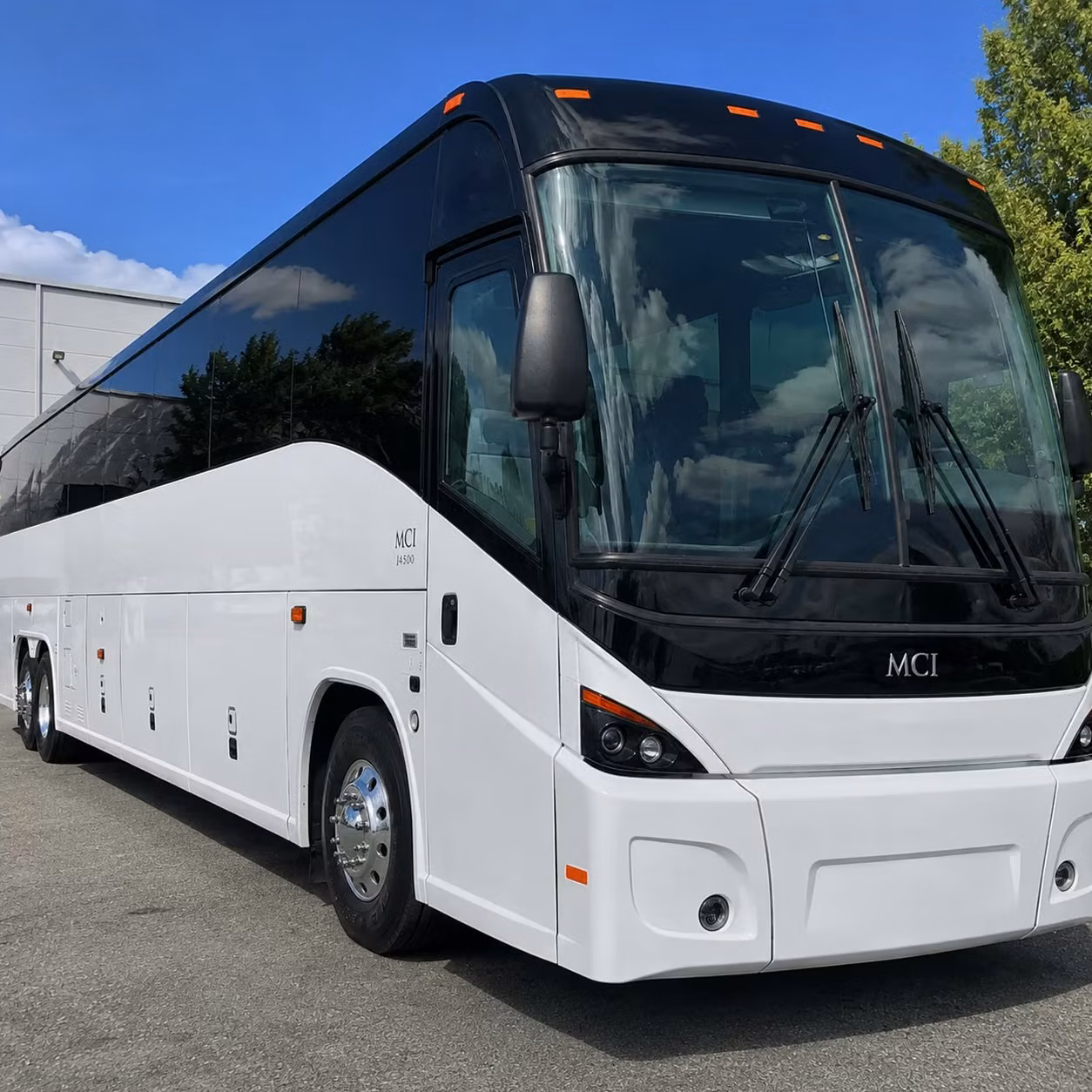 school group and university airport shuttles in evansville
