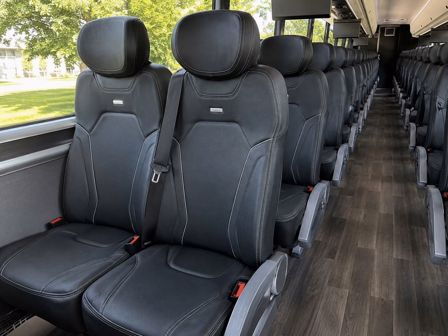 shuttle guests between evansville hotels and your wedding venue with ease